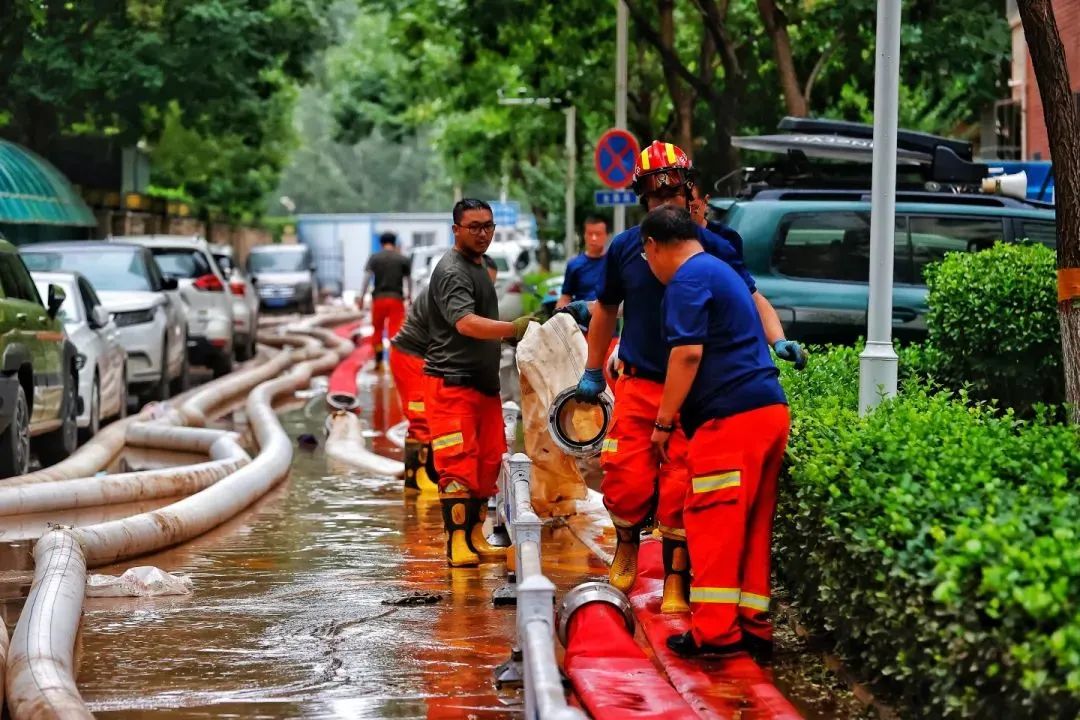 针对京津冀水灾开展“救援队保险保障计划”